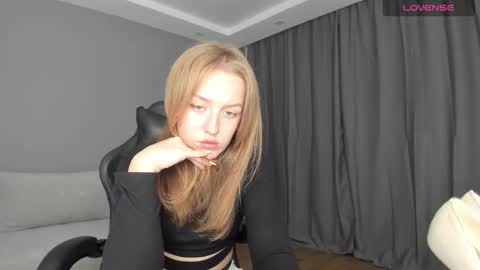 AnnyFourse online show from December 16, 5:00 pm