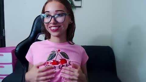 Snapshot of antonella_ponss chatting on October 9, 7:19 pm antonella_ponss online show from October 9, 7:19 pm