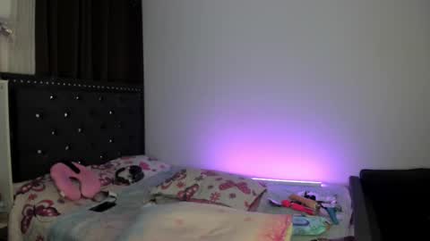 help me reach 100 likes babe online show from September 25, 10:28 pm