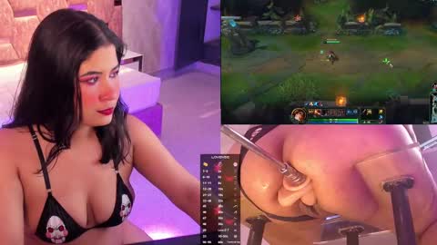 Snapshot of antonellavega__ chatting on October 7, 7:04 am Antonella online show from October 7, 7:04 am