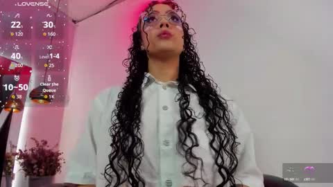 A N T O N E L L E  online show from September 12, 11:45 am