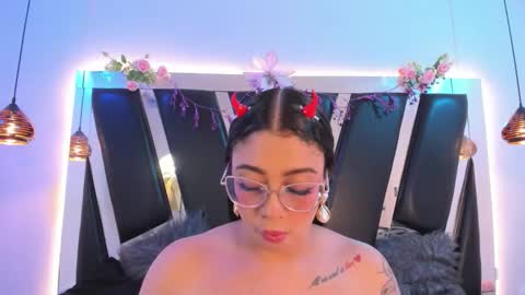 A N T O N E L L E  online show from March 8, 11:14 am