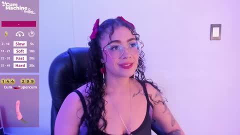 A N T O N E L L E  online show from September 10, 11:33 am