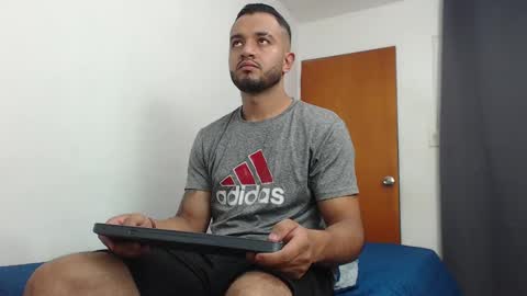 Snapshot of antony_smithh chatting on February 5, 2:40 am antony_smithh online show from February 5, 2:40 am