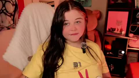   Independent model  online show from July 9, 9:19 pm