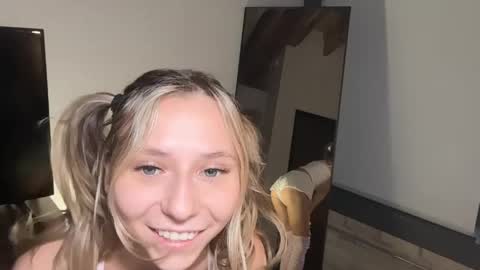 Anya online show from March 27, 11:50 pm
