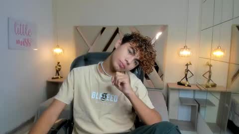 anyelotwink online show from March 9, 2:21 pm