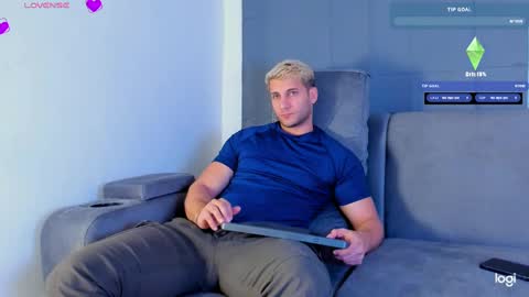 Snapshot of apolo_strange chatting on September 19, 2:27 am apolo_strange online show from September 19, 2:27 am