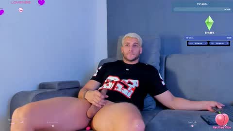 Snapshot of apolo_strange chatting on September 23, 1:10 am apolo_strange online show from September 23, 1:10 am