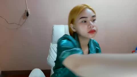 apple_pie23456 online show from March 2, 6:08 pm