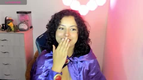 aqua emilly online show from October 30, 12:00 am