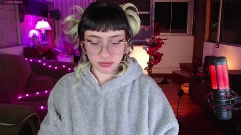 Zam independent model online show from December 4, 4:15 am