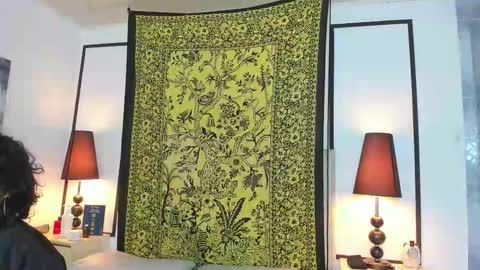 aria y orien  online show from September 18, 10:52 am