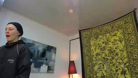 aria y orien  online show from October 8, 11:05 am