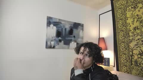 aria y orien  online show from November 12, 11:12 am