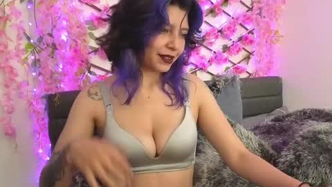 aria_silk online show from June 5, 4:01 pm