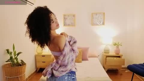 ariaa_23 online show from April 9, 12:33 pm