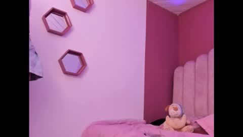 ariana__clauss online show from December 4, 11:04 pm