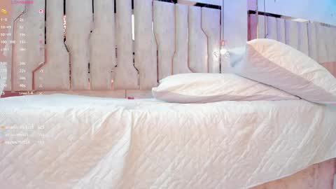 ariana_grande233 online show from June 1, 6:20 pm