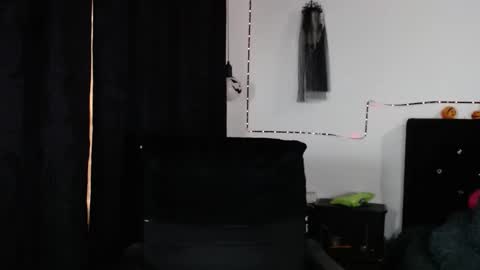 help me 100 hands up my OF is Free  online show from September 28, 9:57 pm