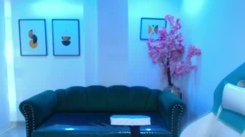 arianna_sweeet online show from April 14, 4:05 am