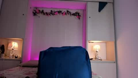 ariannavega_ online show from June 15, 12:19 pm