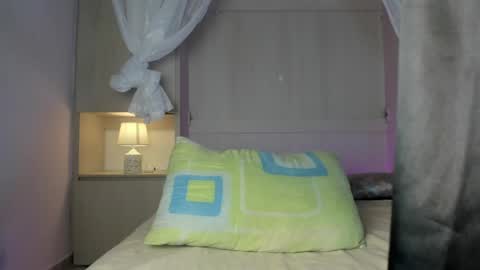 ariannavega_ online show from May 19, 11:50 am