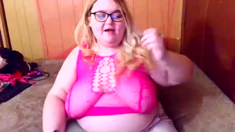 ariellejade06 online show from February 11, 6:45 pm