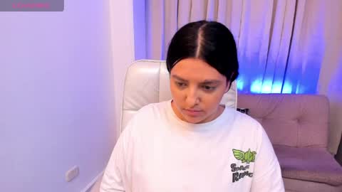 arihanna_london online show from May 26, 3:23 am