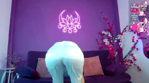 Ari online show from October 13, 7:49 pm