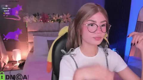 Ari  online show from December 3, 8:20 pm