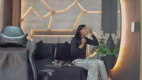 Arohom Lester online show from November 16, 10:12 pm