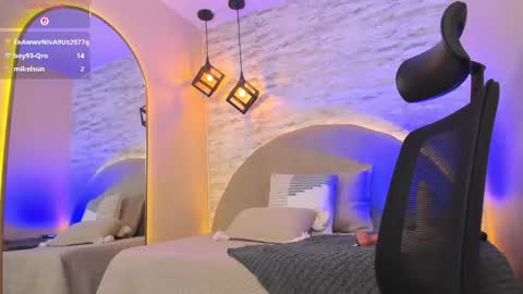 ARON BOLT online show from April 17, 9:50 pm