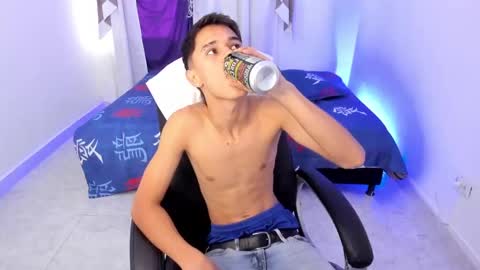 Aaron online show from October 16, 8:51 pm