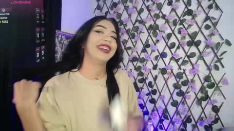 Snapshot of aron_gomez chatting on March 3, 2:47 am aron online show from March 3, 2:47 am