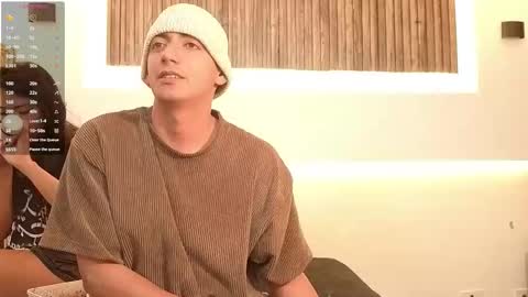 Snapshot of aron_gomez chatting on October 21, 5:56 am aron online show from October 21, 5:56 am