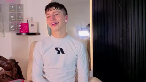 Snapshot of aron_tay chatting on October 30, 2:56 am  your aron  online show from October 30, 2:56 am