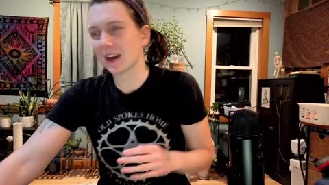 Artie Paints online show from December 21, 2:30 am