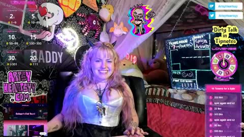 ArtsyHeartsyy online show from April 4, 1:12 am