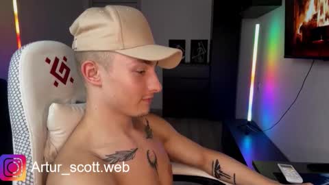 arturr_scott online show from December 17, 2:29 am