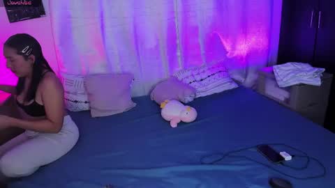 Ariana and Kelsieh online show from April 4, 5:03 am