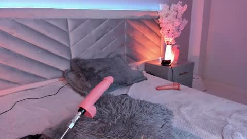 ARY THOMPSON online show from December 14, 11:01 pm