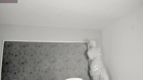 Ash Monroee  online show from November 5, 2:30 pm