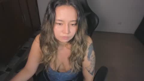 ash_smith1 online show from June 18, 10:04 pm