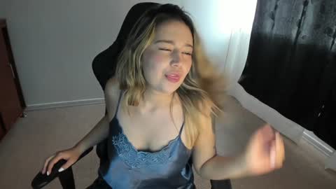 ash_smith1 online show from January 8, 1:42 am