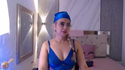 ashley__tylor online show from February 22, 7:12 am