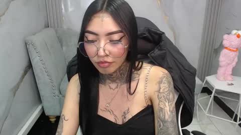 ashley_blum_v online show from November 25, 9:02 pm