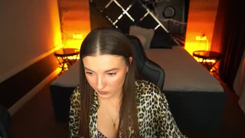 ashleybaee online show from November 20, 2:25 pm