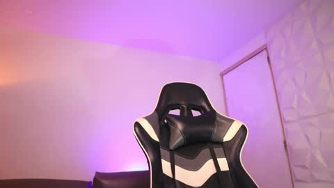 Ashley Lauren online show from February 10, 4:15 am