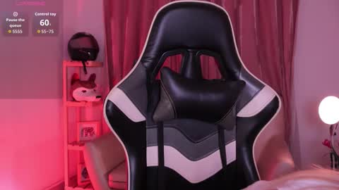 Ashley Lauren online show from December 23, 4:18 am